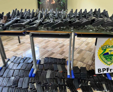 Polícia Militar apreende dois caminhões com 160 armas em Iporã e Perobal