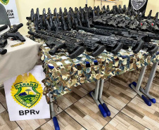 Polícia Militar apreende dois caminhões com 160 armas em Iporã e Perobal