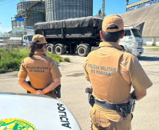 Polícia Militar recupera mais de 30 sacos com fertilizantes saqueados de caminhões em Paranaguá