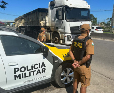 Polícia Militar recupera mais de 30 sacos com fertilizantes saqueados de caminhões em Paranaguá