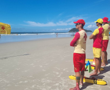 Corpo de Bombeiros foca na prevenção para reduzir ocorrências na Ilha do Mel durante o Verão Maior Paraná