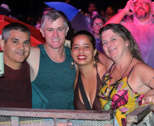 Em clima de pré-Carnaval, Ara Ketu e Sempre Tem espantam a chuva e animam o Litoral