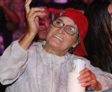 Em clima de pré-Carnaval, Ara Ketu e Sempre Tem espantam a chuva e animam o Litoral