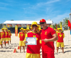 Corpo De Bombeiros forma novos Guarda-Vidas Civil durante o Verão Maior Paraná