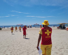 Corpo De Bombeiros forma novos Guarda-Vidas Civil durante o Verão Maior Paraná