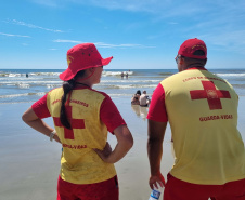 Corpo De Bombeiros forma novos Guarda-Vidas Civil durante o Verão Maior Paraná