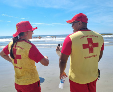 Corpo De Bombeiros forma novos Guarda-Vidas Civil durante o Verão Maior Paraná