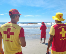 Corpo De Bombeiros forma novos Guarda-Vidas Civil durante o Verão Maior Paraná