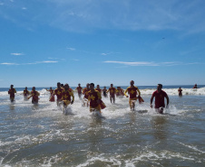 Corpo De Bombeiros forma novos Guarda-Vidas Civil durante o Verão Maior Paraná