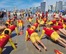 Corpo De Bombeiros forma novos Guarda-Vidas Civil durante o Verão Maior Paraná