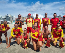 Corpo De Bombeiros forma novos Guarda-Vidas Civil durante o Verão Maior Paraná