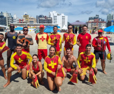 Corpo De Bombeiros forma novos Guarda-Vidas Civil durante o Verão Maior Paraná