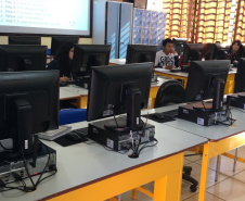 Paraná é líder do ranking nacional em oferta de computadores e conectividade entre as redes estaduais de ensino