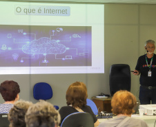 Curitiba, 08 de fevereiro de 2023 - Curso de smartfone para a terceira idade promovido pelo Celepar no Paraná Previdência.