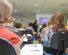 Curitiba, 08 de fevereiro de 2023 - Curso de smartfone para a terceira idade promovido pelo Celepar no Paraná Previdência.