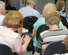 Curitiba, 08 de fevereiro de 2023 - Curso de smartfone para a terceira idade promovido pelo Celepar no Paraná Previdência.