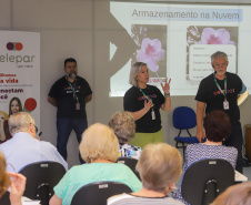 Curitiba, 08 de fevereiro de 2023 - Curso de smartfone para a terceira idade promovido pelo Celepar no Paraná Previdência.