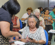 Curitiba, 08 de fevereiro de 2023 - Curso de smartfone para a terceira idade promovido pelo Celepar no Paraná Previdência.