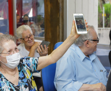 Curitiba, 08 de fevereiro de 2023 - Curso de smartfone para a terceira idade promovido pelo Celepar no Paraná Previdência.