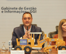  governador Carlos Massa Ratinho Junior anunciou nesta terça-feira (07) um pacote bilionário de investimentos em infraestrutura em diversas regiões do Paraná. 