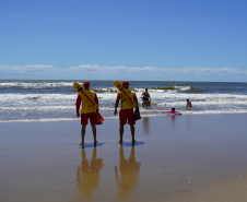 Corpo de Bombeiros faz mais de 150 mil ações preventivas durante o Verão Maior Paraná