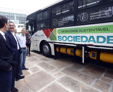 Apresentação do ônibus a gás