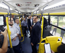 Apresentação do ônibus a gás