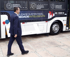 Apresentação do ônibus a gás