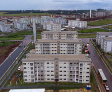 Governador entrega 200 moradias e títulos de propriedade a famílias de Cascavel