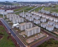 Governador entrega 200 moradias e títulos de propriedade a famílias de Cascavel