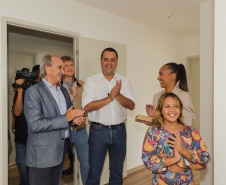 Governador entrega 200 moradias e títulos de propriedade a famílias de Cascavel