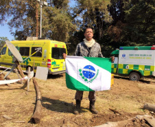  equipe paranaense que integra a Força Nacional no combate aos incêndios no Chile. Sargento do Corpo de Bombeiros Natanael Ronerson Kovalski e soldado da Polícia Militar Geovane Lins Mota dos Santos