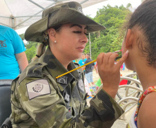 Polícia Militar realiza ação voltada para as crianças durante o Carnaval no Litoral