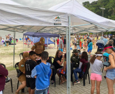 Polícia Militar realiza ação voltada para as crianças durante o Carnaval no Litoral