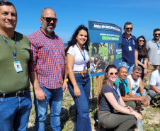  Equipe do Instituto Água e Terra que participou do plantio de restinga em Pontal do Paraná.