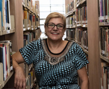 Sem acesso a uma biblioteca até a fase adulta, Marta Sienna hoje é a responsável por conectar todas as bibliotecas públicas do Paraná