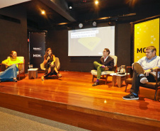 Lançamento do livro do Museu Oscar Niemeyer reúne artistas, curadores e patronos da instituição