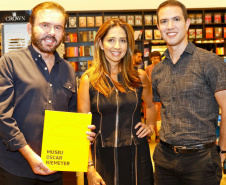 Lançamento do livro do Museu Oscar Niemeyer reúne artistas, curadores e patronos da instituição