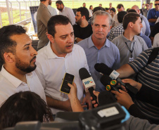  O governador Carlos Massa Ratinho Junior anunciou o início da usina fotovoltaica no aeroporto de Maringá.