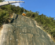 DER está concluindo recuperação da encosta da BR-277 no km 41 