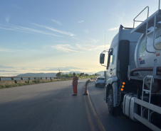 DER está concluindo recuperação da encosta da BR-277 no km 41 