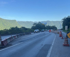 DER está concluindo recuperação da encosta da BR-277 no km 41 