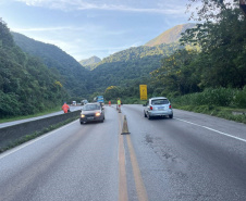 DER está concluindo recuperação da encosta da BR-277 no km 41 