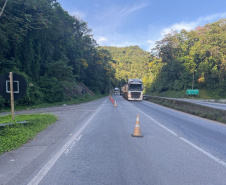 DER está concluindo recuperação da encosta da BR-277 no km 41 