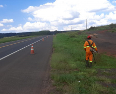 DER/PR recupera rapidamente quedas de barreiras em rodovia nos Campos Gerais