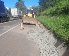 DER/PR recupera rapidamente quedas de barreiras em rodovia nos Campos Gerais