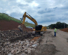 DER/PR recupera rapidamente quedas de barreiras em rodovia nos Campos Gerais