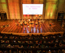 No Dia da Mulher, o governo do Paraná, por meio da Escola de Gestão, realizou homenagem no Canal da Música.