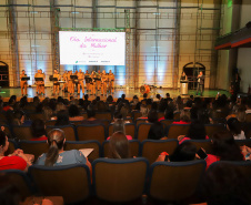 No Dia da Mulher, o governo do Paraná, por meio da Escola de Gestão, realizou homenagem no Canal da Música.