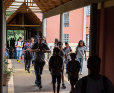 Colégio de Foz do Iguaçu produz biogás e ensina sustentabilidade a partir de projeto universitário